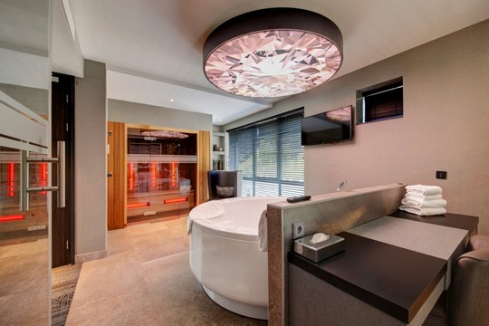 Diamond suite