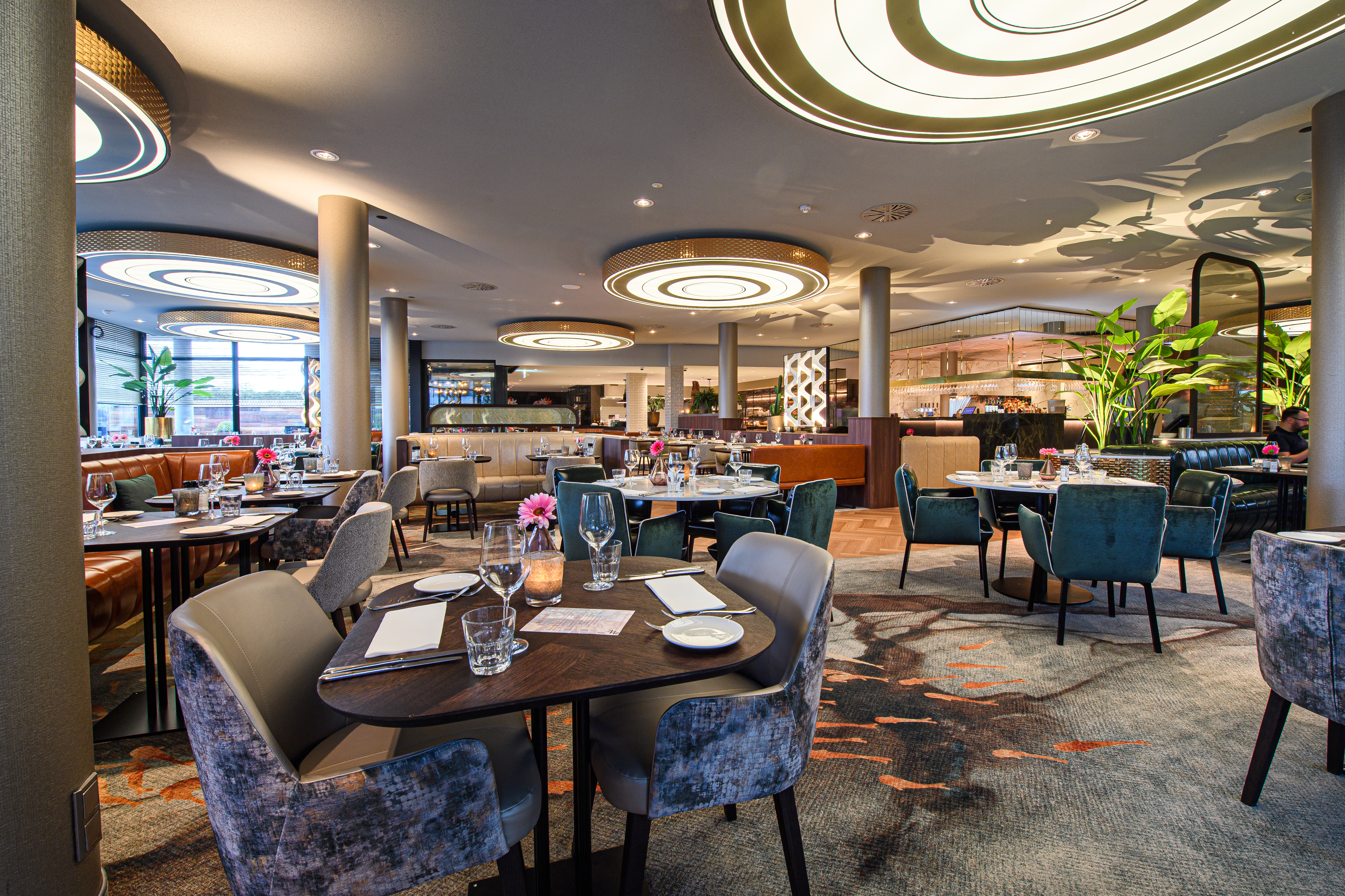 Hotel van der valk restaurant on sale